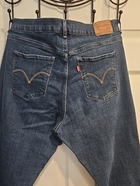 Levi's Women's Dark Blue Relaxed Fit Jeans